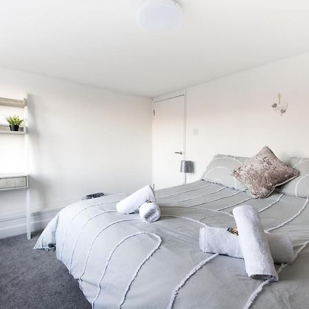 Luxe Maisonette- Parking, 4K Tvs, Leds, Local Snacks And More! Bath Exterior photo