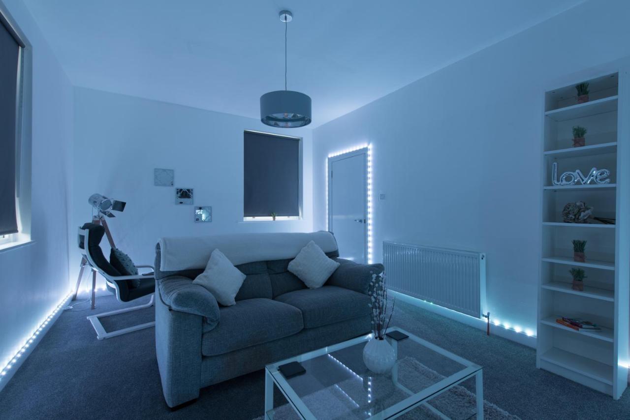 Luxe Maisonette- Parking, 4K Tvs, Leds, Local Snacks And More! Bath Exterior photo