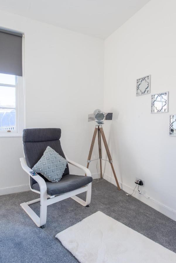 Luxe Maisonette- Parking, 4K Tvs, Leds, Local Snacks And More! Bath Exterior photo
